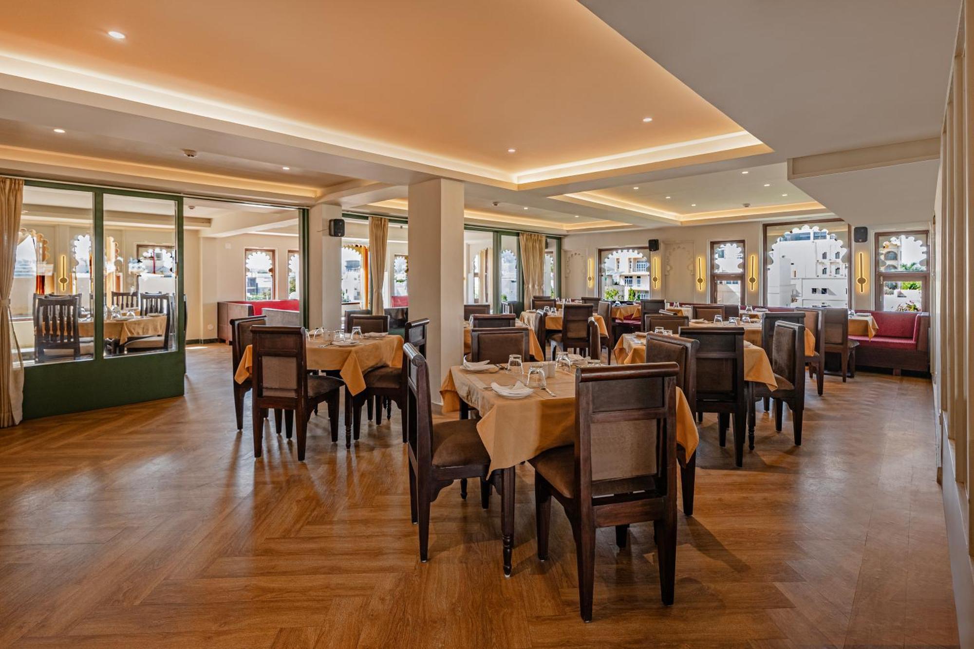 Sterling Jaisinghgarh Udaipur Hotel Luaran gambar